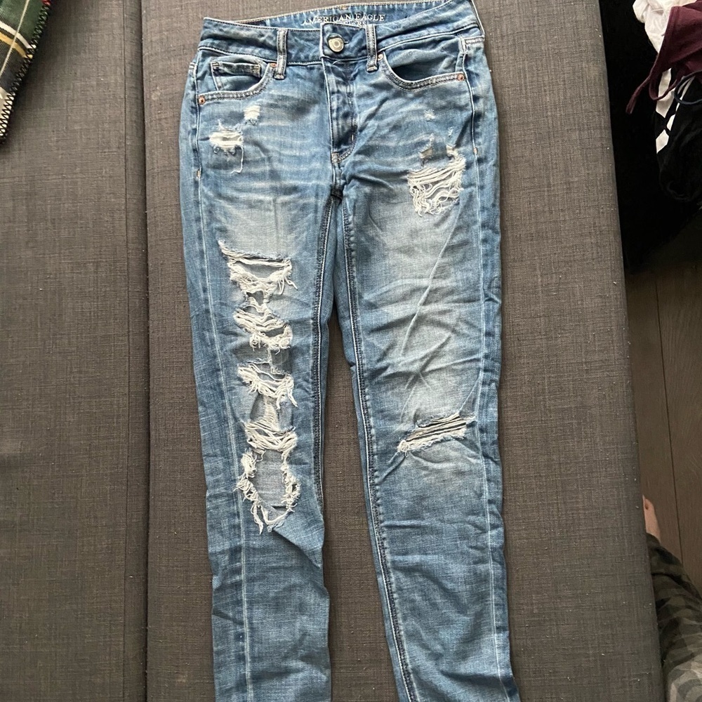 AE Tom Girl light Wash Distressed High-Rise Jeans - Picture 2 of 4